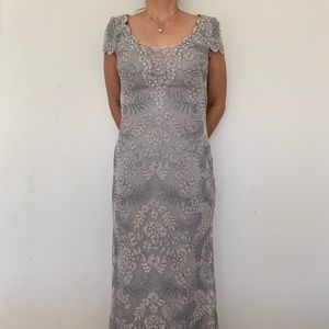 Tadashi Shoji Size 4 Silver Evening Dress